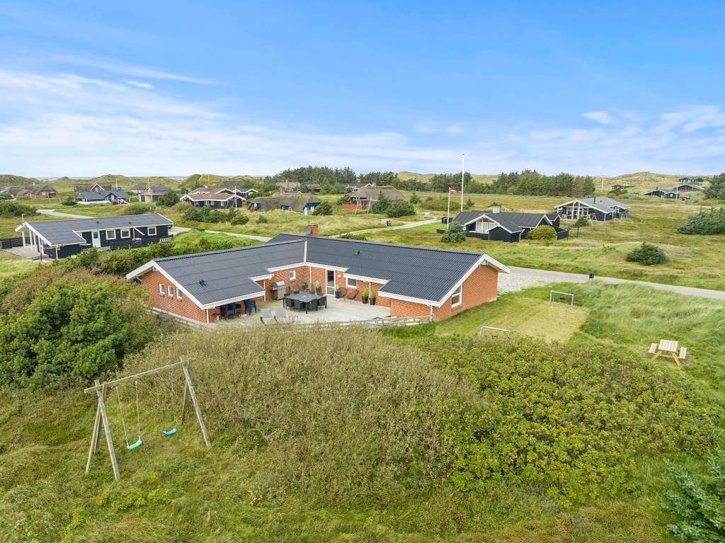 Beautiful holiday home with swimming pool, hot tub and sauna in Ringkøbing, Holmsland Klit