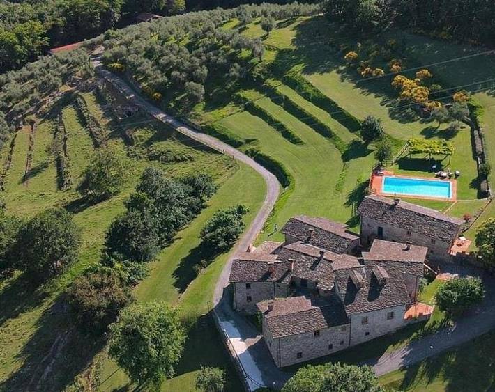 Location de vacances pour 2 personnes, avec piscine et vue ainsi que jardin et terrasse, animaux acceptés à Pontremoli - 3