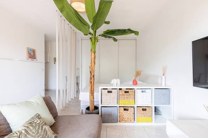 Studio entier, 51 Corniche Fleurie in Nice, Côte méditerranéenne (France)