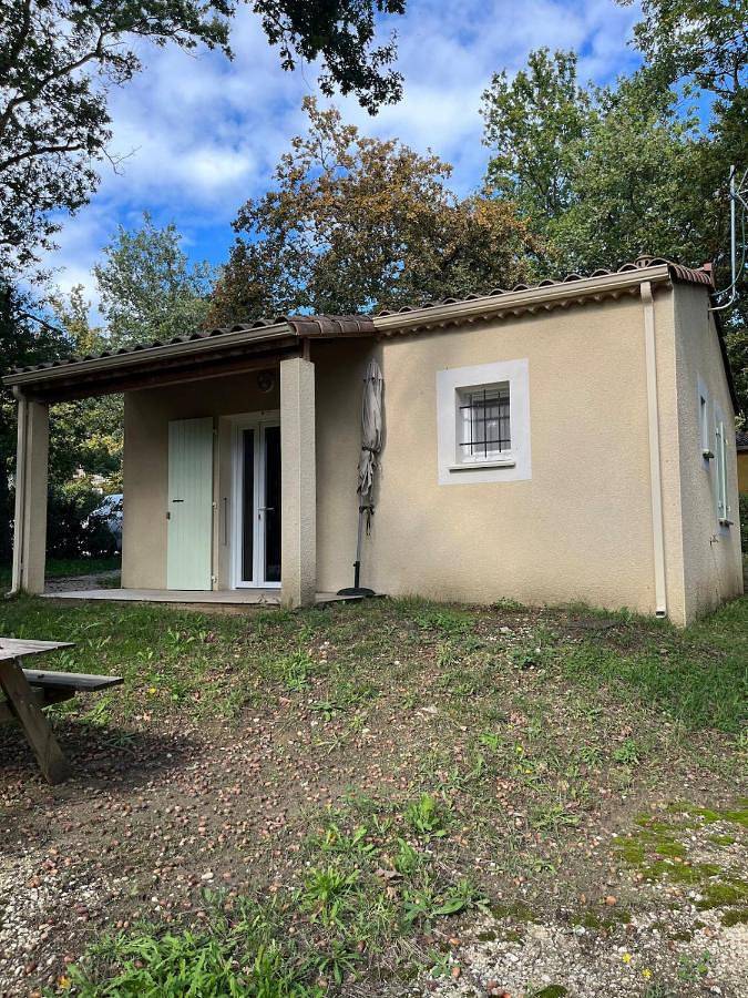 Location de vacances pour 6 personnes, avec terrasse ainsi que piscine et jardin à Valaurie - 2