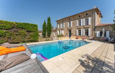 Gîte pour 10 personnes, avec piscine et jardin, animaux acceptés à Virsac