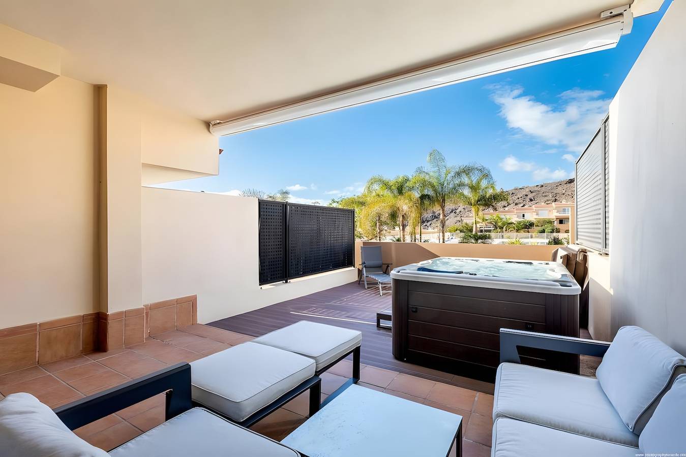 Apartamento entero, Apartamento vacacional 'Townhouse Atlantic Luxury Stay' con vistas al mar, piscina y Wi-Fi in Puerto Santiago, Santiago del Teide