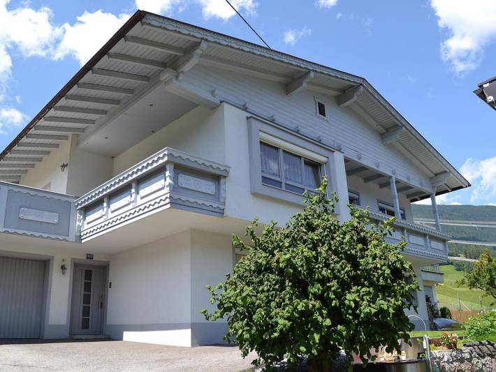 Ferienwohnung für 7 Personen, mit Balkon und Terrasse sowie Garten in Wenns