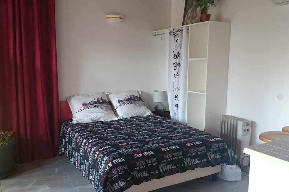 Apartamento entero, Gran estudio independiente en villa privada con jardín, piscina, jacuzzi in Saint-Vallier-de-Thiey, Region de Cannes