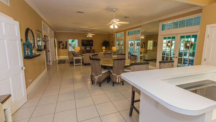 Vacation rental for 18 people, with hot tub and balcony, with pets in Captiva Island