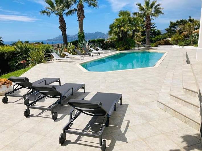 Location de vacances pour 12 personnes, avec terrasse et jardin ainsi que vue et piscine, animaux acceptés dans Croix Des Gardes - 3