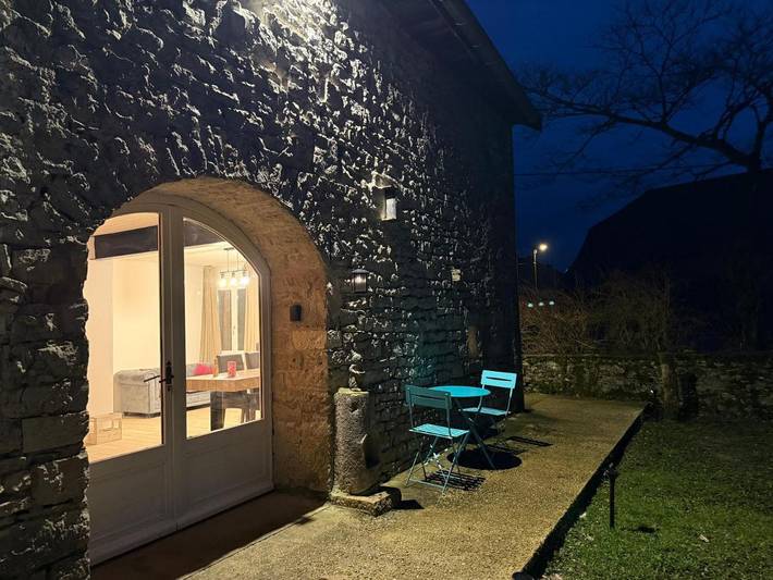 Location de vacances pour 4 personnes, avec terrasse et jardin à Montigny-sur-l'Ain