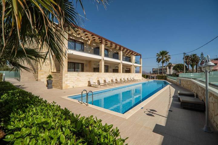 Appart’hôtel pour 3 personnes, avec vue ainsi que piscine et balcon