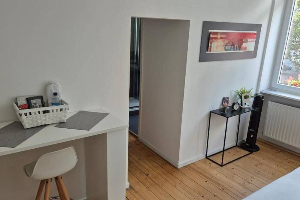 Ganze Wohnung, City Central Apartment House - Apt 5 in Kaiserslautern, Saar-Nahe-Bergland