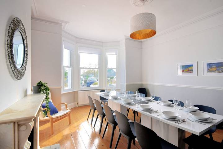 7 Seafield Road in Seaton, Devon