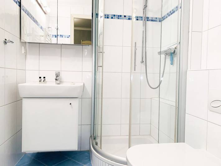 Ganze Wohnung, 2-Zimmer-Apartment mit überdachtem Balkon und "kleinem" Meerblick in Westerland in Westerland, Sylt (Gemeinde)