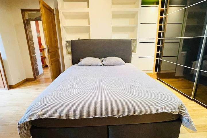 Renovated 19th-century farmhouse, perfect for short or extended stays. in Saint-Julien-en-Genevois, Saint-Julien-en-Genevois und Umgebung