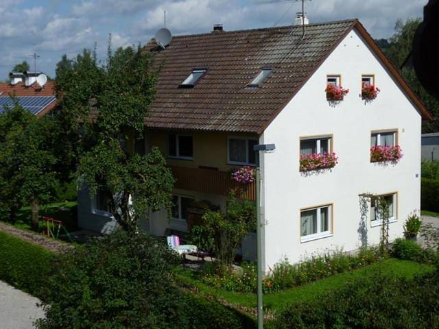 Ferienwohnung für 5 Personen, mit Ausblick und Terrasse sowie Garten in Tussenhausen