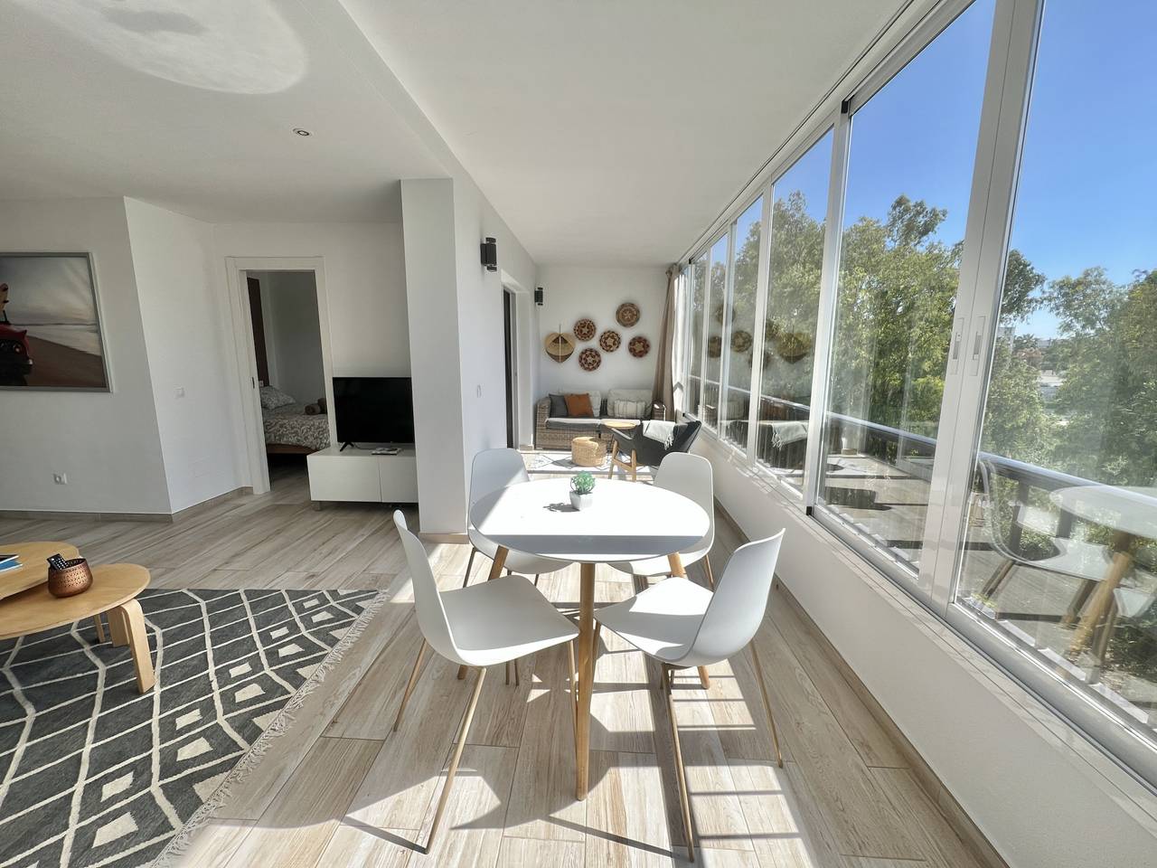 Entire apartment, Flat near the beach 800 m away from Puerto Banus in Golden Mile, Marbella