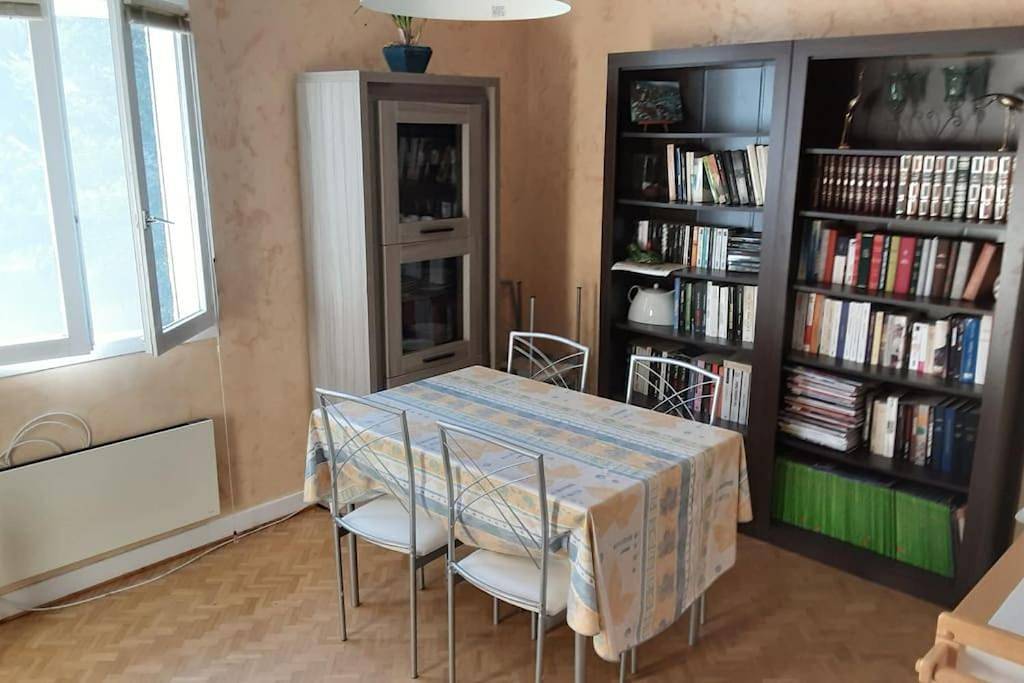Appartement entier, Grand T1 meublé in Saint-Flour, Région de Saint-Flour