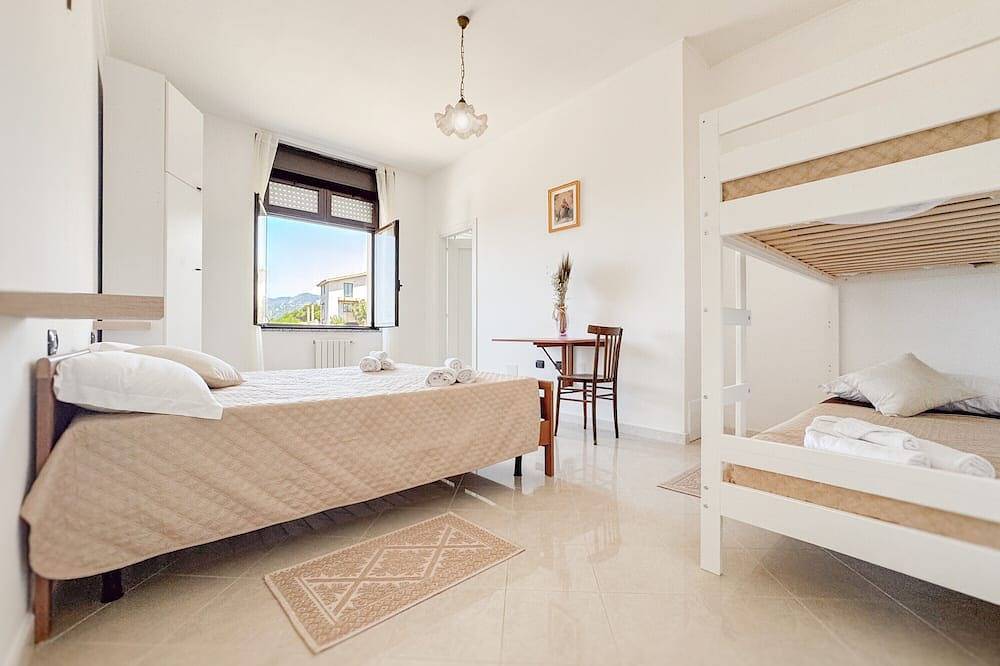 Ganze Wohnung, Familienzimmer mit eigenem Bad und Meerblick in Gonnesa, Iglesiente