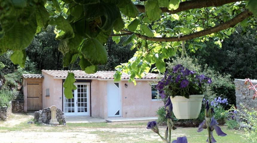 Gîte pour 2 personnes, avec jacuzzi, animaux acceptés