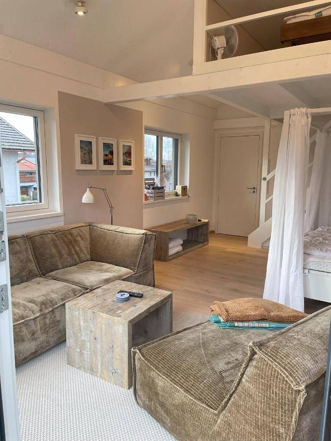 Ferienwohnung für 2 Personen, mit Balkon und Terrasse sowie Seeblick und Ausblick