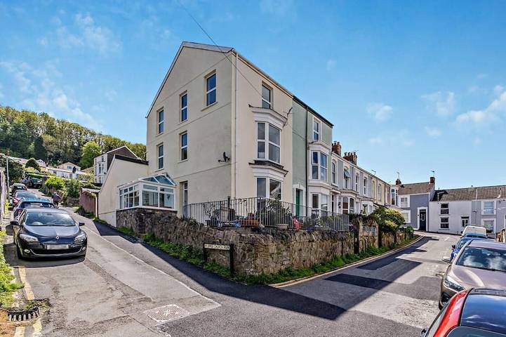 Cottage for 8 people, with garden in Mumbles