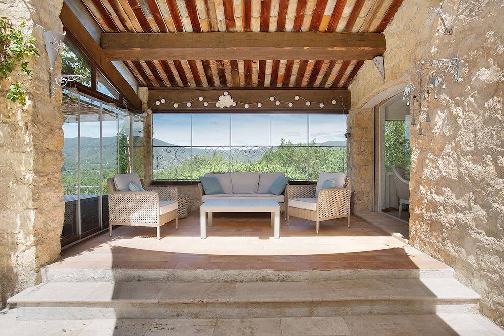 Villa Lourmarin with swimming pool in Lourmarin, Parc naturel régional du Luberon