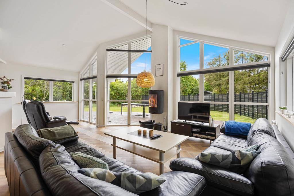 Schönes Ferienhaus mit Aktivitätsraum, Sauna und Whirlpool in Lodbjerg Hede, Ringkøbing