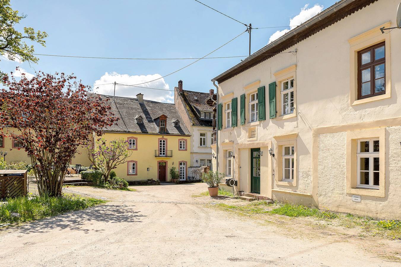 Ganze Wohnung, Ferienwohnung 'Napoleonzimmer Studio' mit gemeinsamer Terrasse, gemeinsamem Garten und Wlan in Maring-Noviand, Bernkastel-Kues & Umgebung