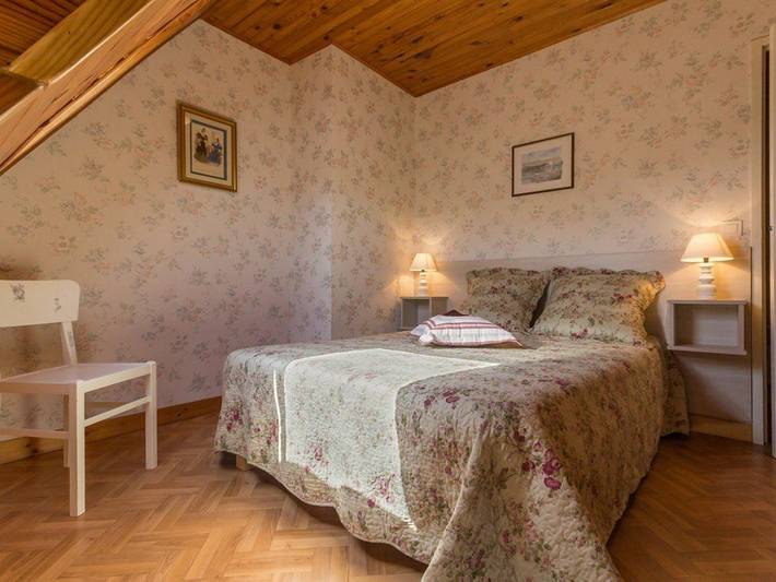 Maison rénovée typique, calme, proche mer, 2 cours fermées, cheminée et équipements pour enfants. in Lerat, Piriac-sur-Mer