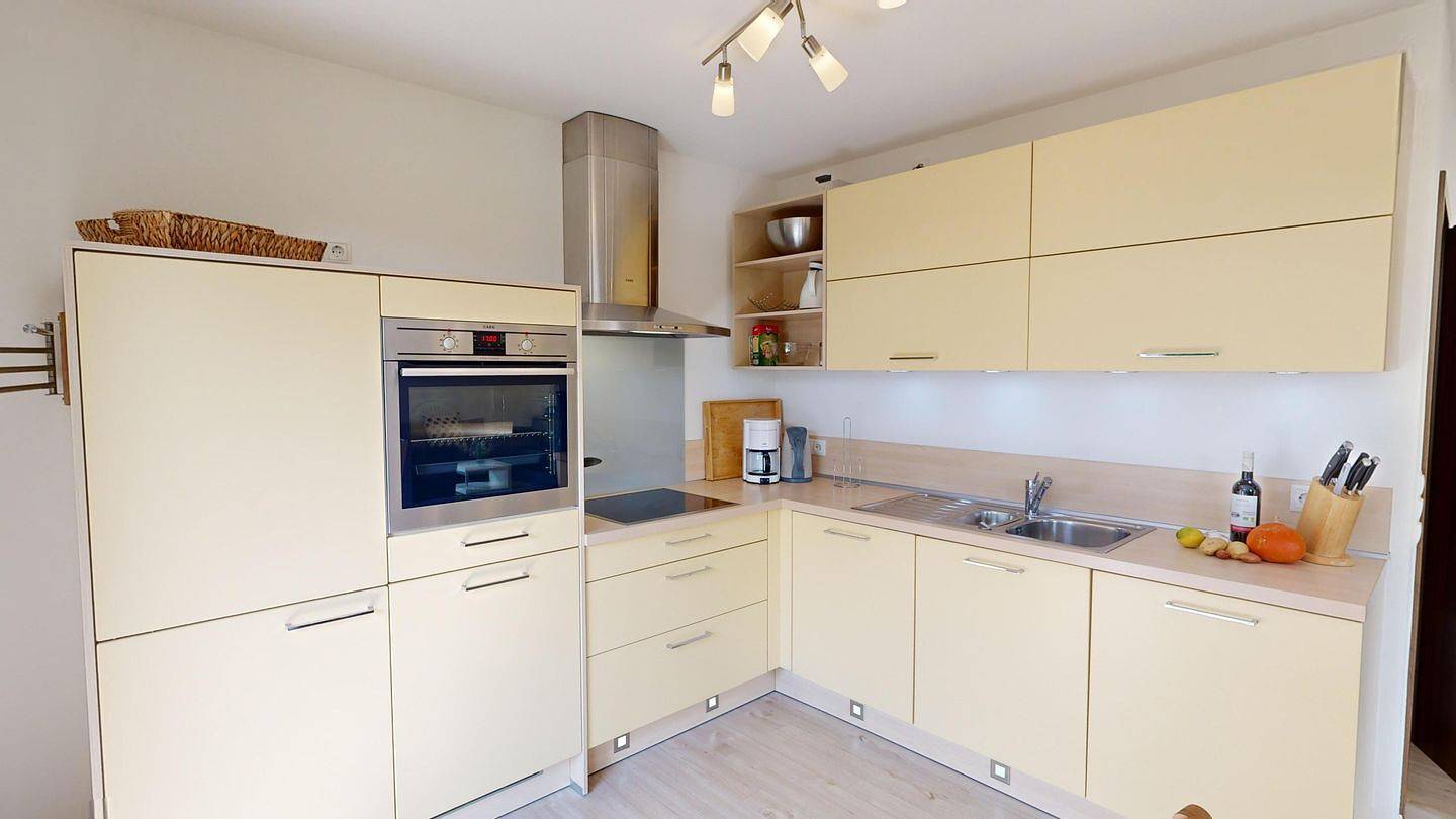 Großzügiges 8-Personen-Ferienhaus mit Sauna, Kamin, Garten, Terrasse& Strandkorb in Neustadt in Holstein, East Holstein