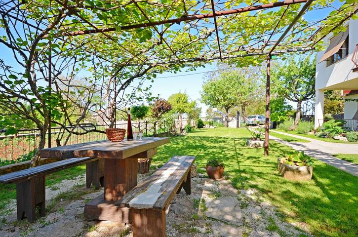 Ferienwohnung für 4 Personen, mit Terrasse und Garten in Sveti Petar u Šumi - 2