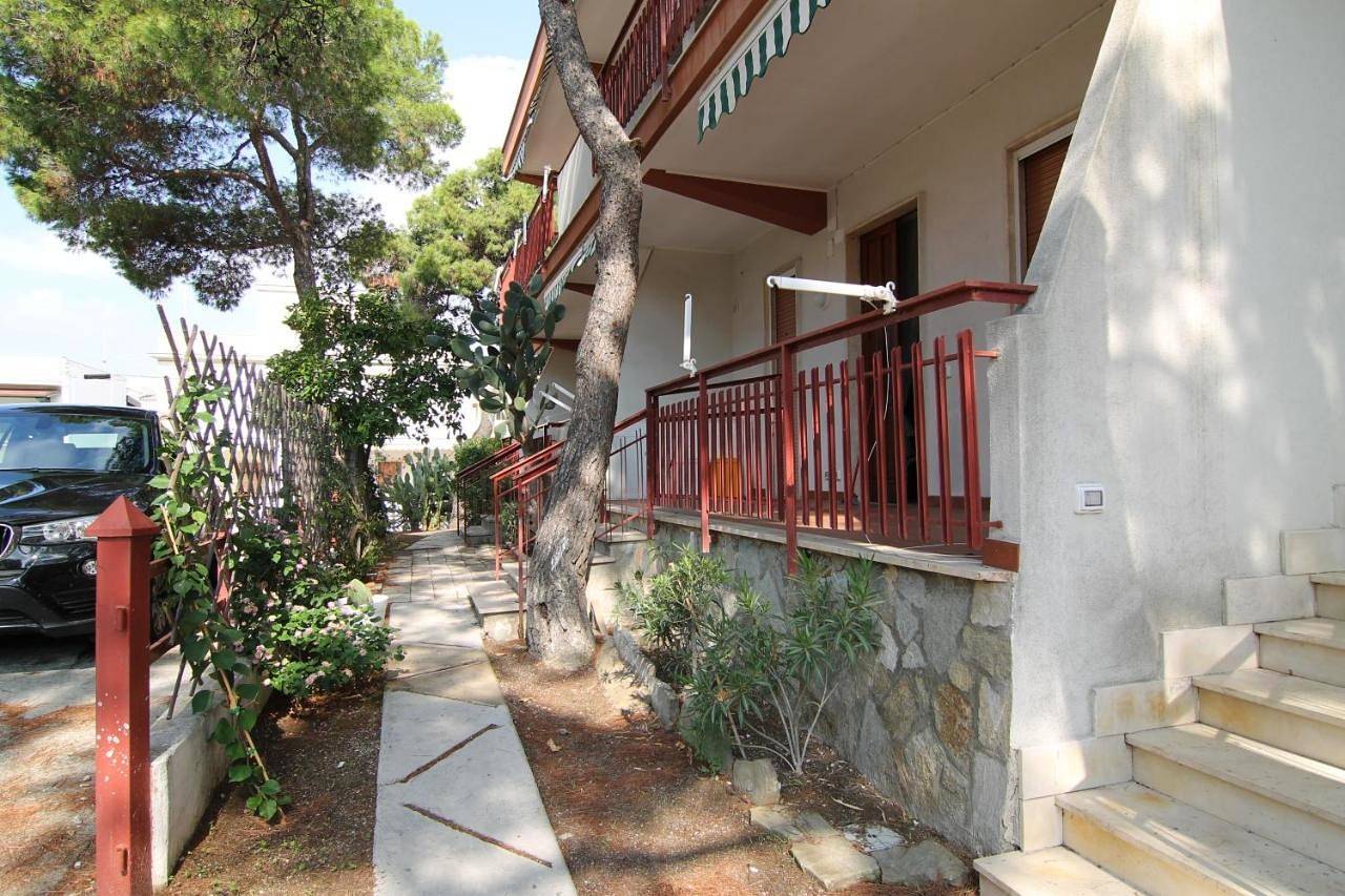 Sea cottage in pinewood in Lido Il Gabbiano, Marina di Ginosa