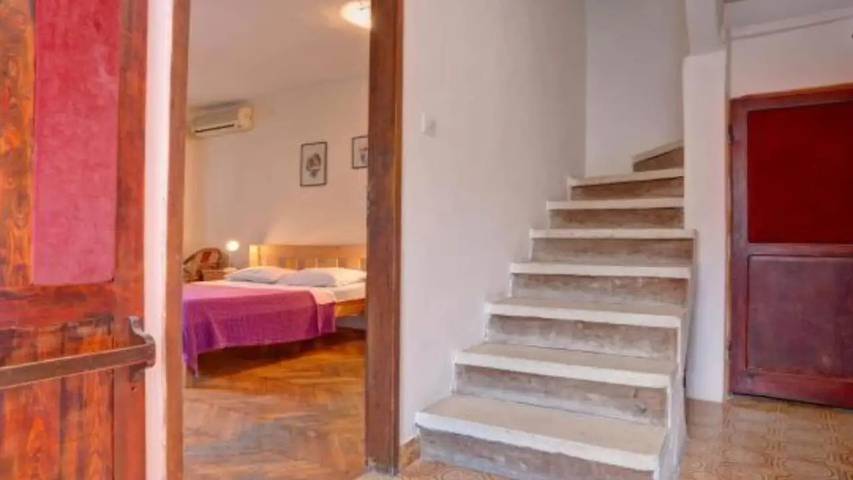 Location de vacances pour 6 personnes, avec terrasse à Budva