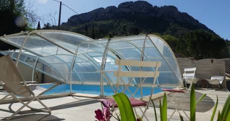Gîte pour 2 personnes, avec jardin ainsi que piscine et terrasse dans la Drôme