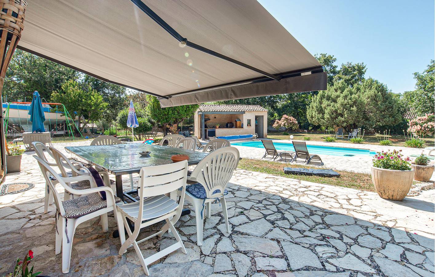 Apartamento con terraza junto a la piscina en Saint-Cézaire-sur-Siagne in Saint-Cézaire-sur-Siagne, Region de Cannes