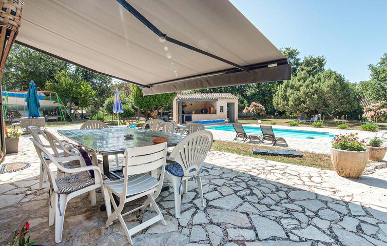 Location de vacances pour 8 personnes, avec jardin ainsi que piscine et terrasse à Saint-Cézaire-sur-Siagne - 2