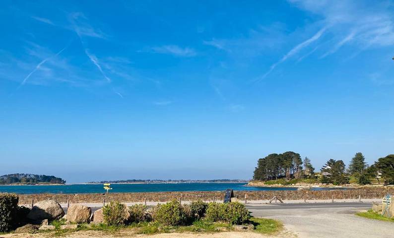 Camping pour 4 personnes, avec Terrasse et Jardin dans Côte de Granit Rose