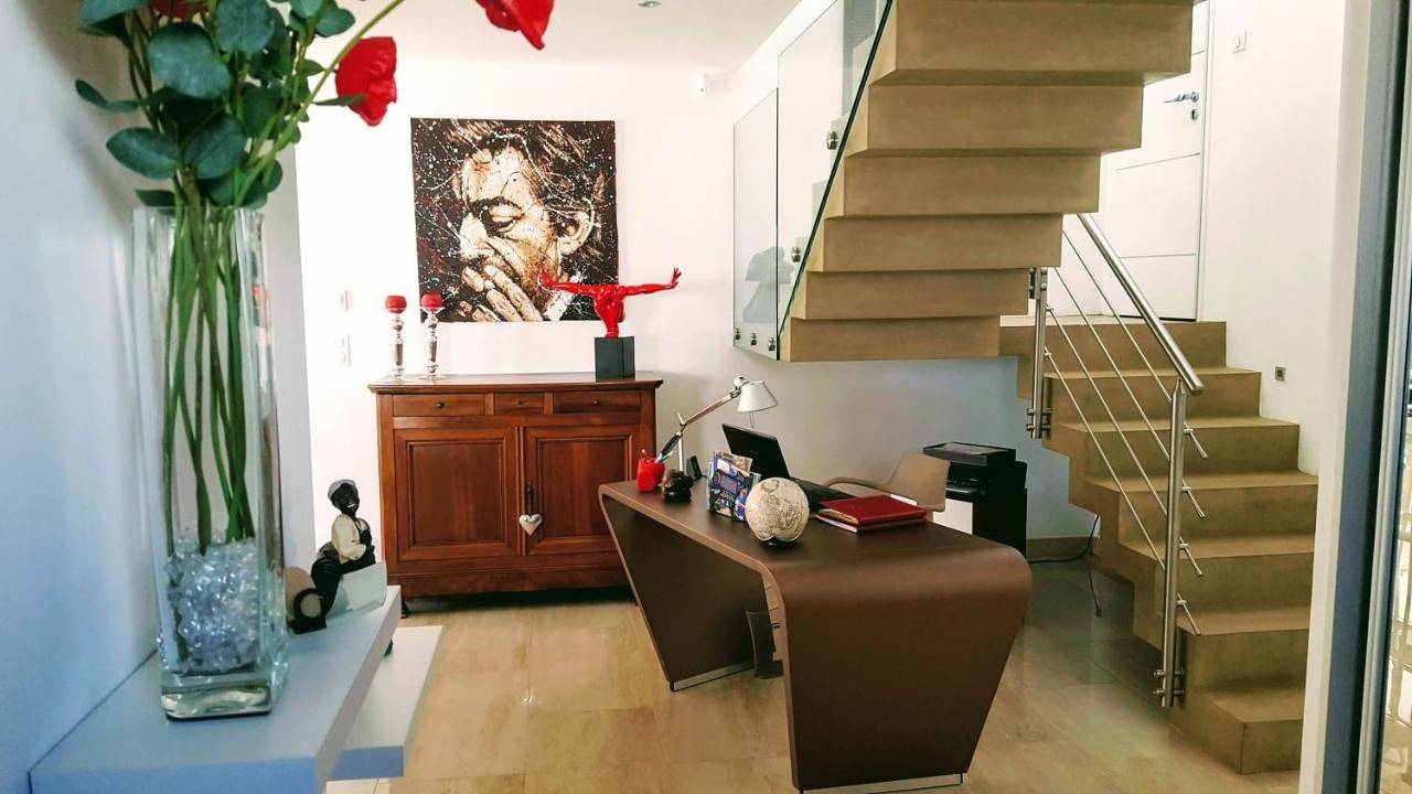Double Room with Pool View in Salon-de-Provence, Côte méditerranéenne (France)