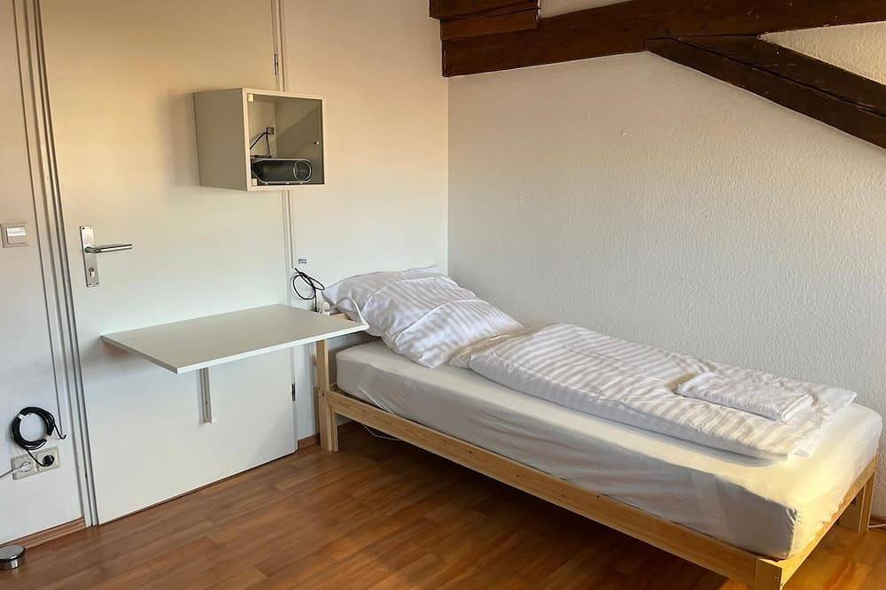 Ganze Wohnung, Einbettzimmer im historischen Fachwerkhaus in Rottenburg, Neckar-Alb