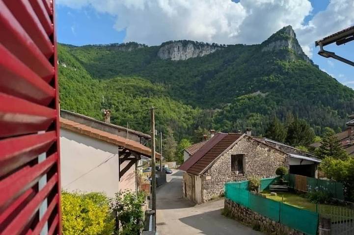 Location de vacances pour 6 personnes, avec Jardin dans Tenay