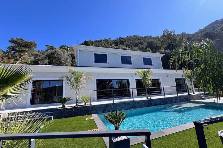 Location de vacances pour 8 personnes, avec jardin à La Trinité