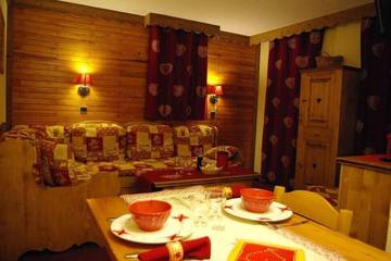 Chalet pour 4 personnes, avec balcon et piscine dans Valmorel