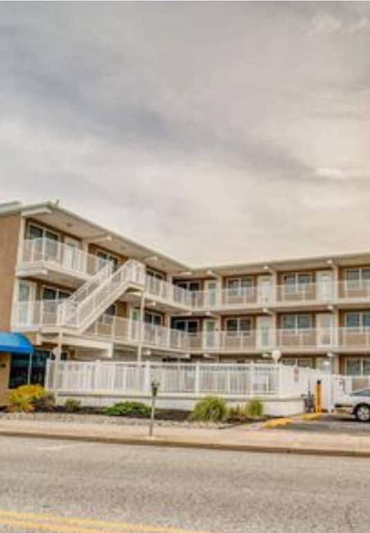 Vacation rental for 6 people, with pool and balcony in Wildwood Crest