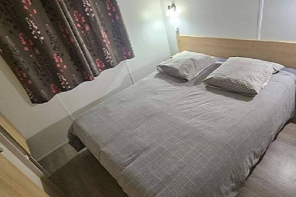 Mobile home for 6 with terrace in Charlieu in Charlieu, Roanne region