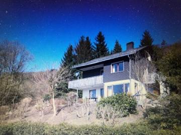 Ferienhaus für 18 Personen, mit Garten und Ausblick sowie Balkon in Willingen