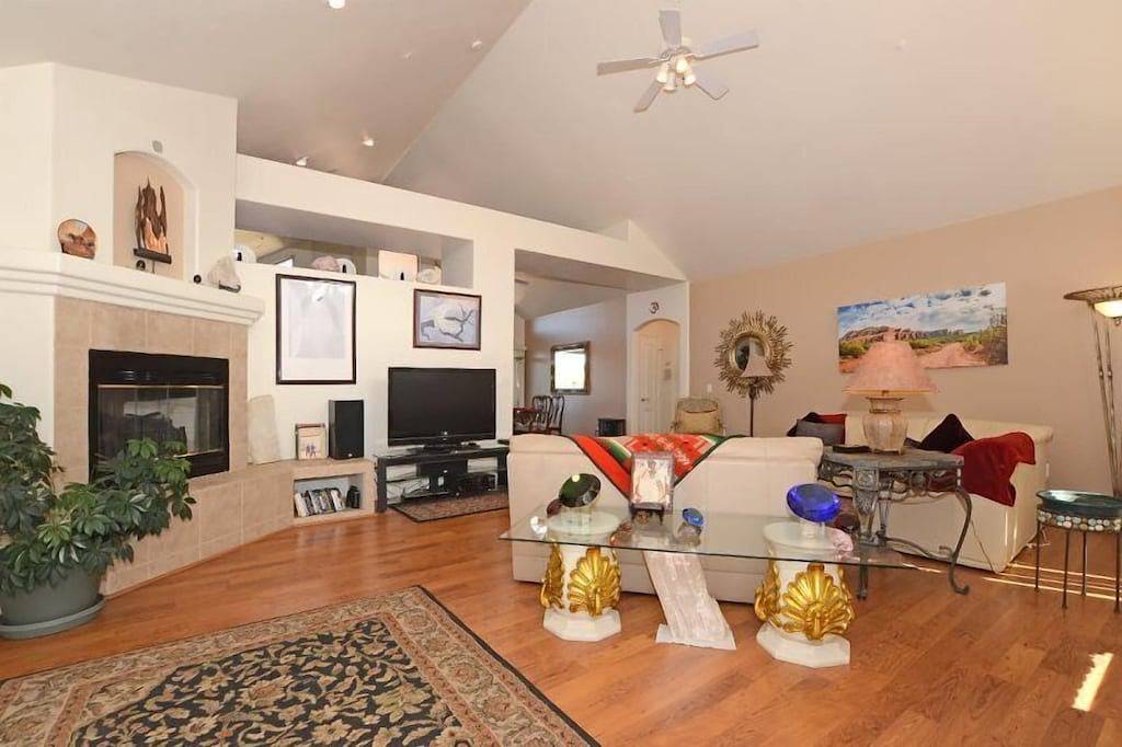 Gerade hinzugefügt! Erstaunliche Aussichten! Schöner Ort! Sun Up Ranch in Oak Creek, Oak Creek Canyon