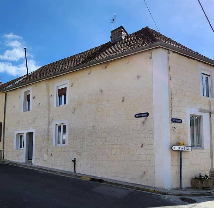 Gîte pour 7 personnes, avec jardin ainsi que terrasse et vue, animaux acceptés à Ludes