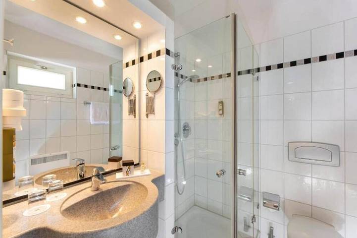 Ferienwohnung für 2 Personen, mit Pool und Terrasse sowie Whirlpool und Sauna, mit Haustier in Kleinzerlang - 4