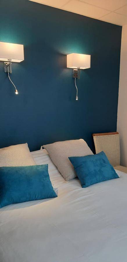 Hôtel pour 2 personnes, avec terrasse ainsi que vue sur le lac et vue à Saint-Evroult-Notre-Dame-du-Bois - 4