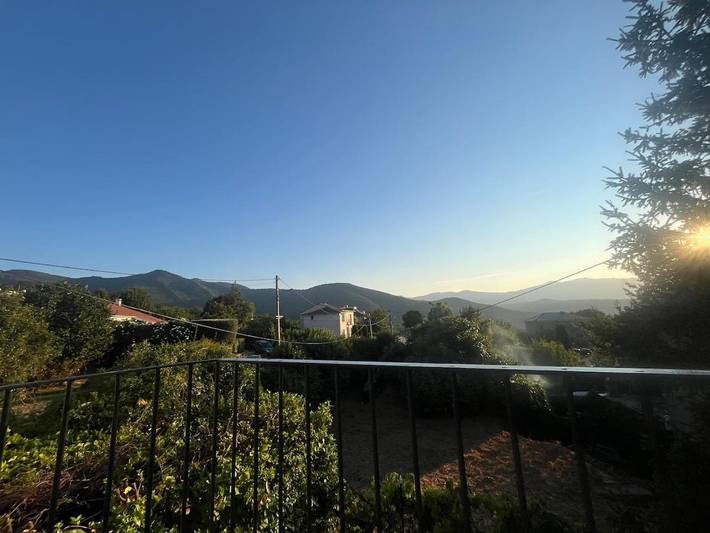Location de vacances pour 5 personnes, avec Balcon ainsi que Terrasse et Jardin à Rutali