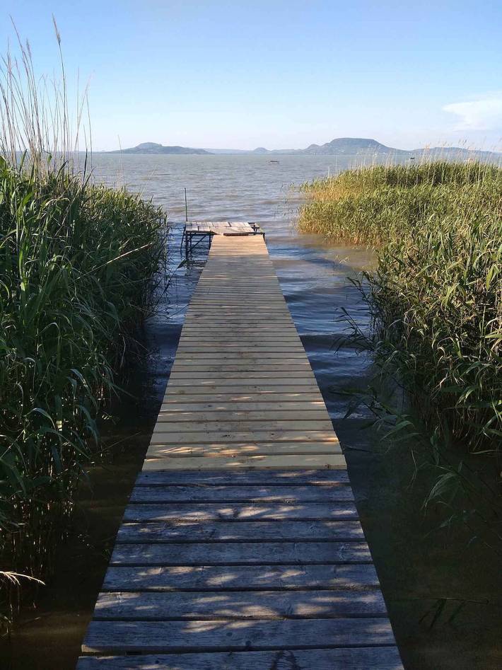Ferienhaus mit Steg und direkter Zugang zum Wasser in Balatonmariafürdö, Plattensee Südufer