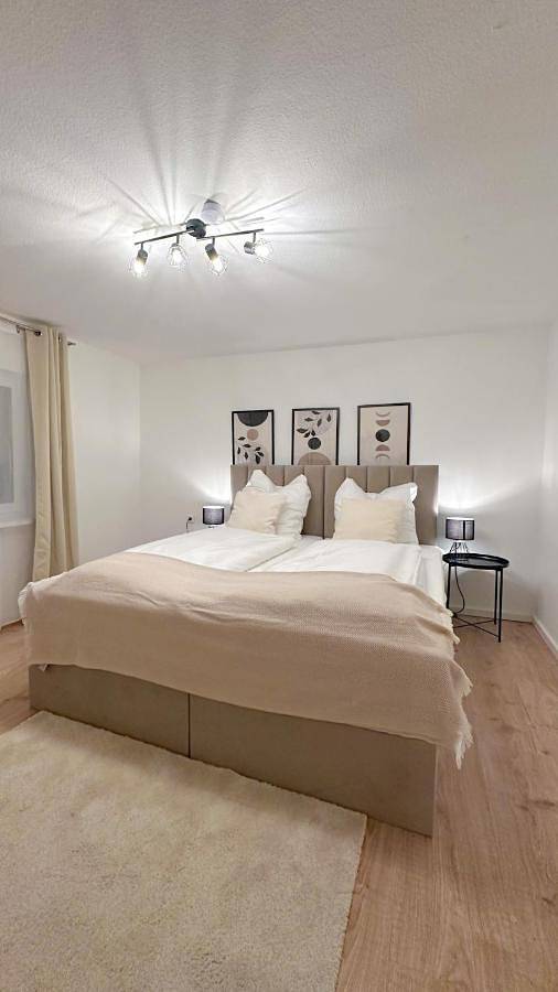 Appartement entier, One-Bedroom Apartment in Ludwigsbourg, Arrondissement de Ludwigsbourg